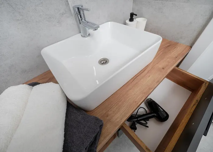 - Location, Balcony - By Rentujemy Lejlighed